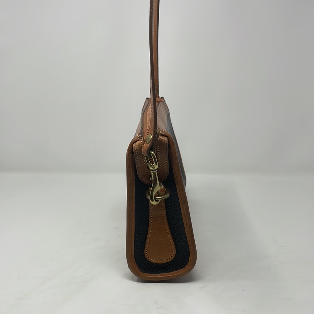 Vintage Dooney & Bourke Leather Crossbody🖤 - Picture 7 of 16